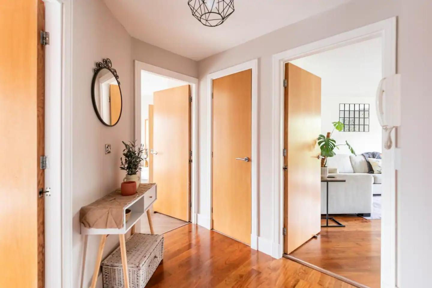 Apartment Quiet Flat Close To Walls Pass The Keys
