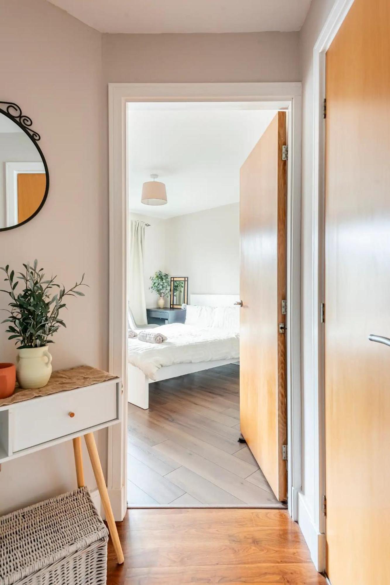 Quiet Flat Close To Walls Pass The Keys Apartment *