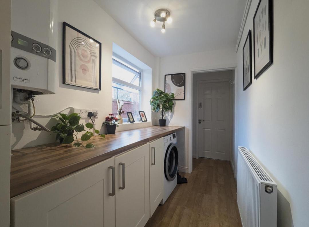 Modern Double W Private Bath & Free Parking Holiday home York