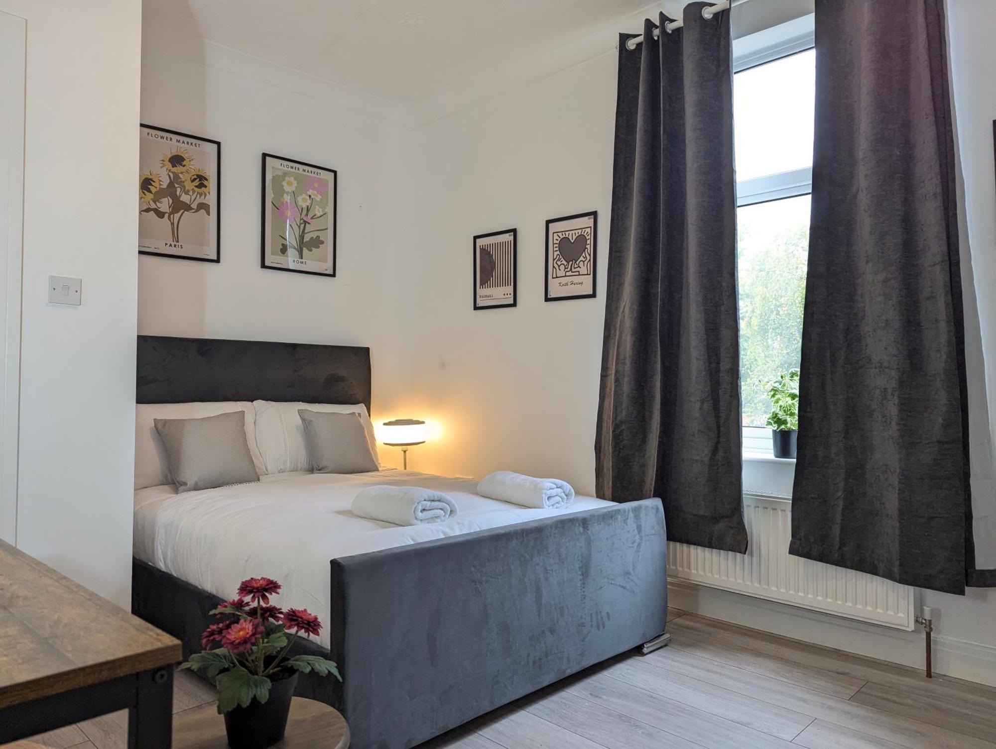 Modern Double W Private Bath & Free Parking