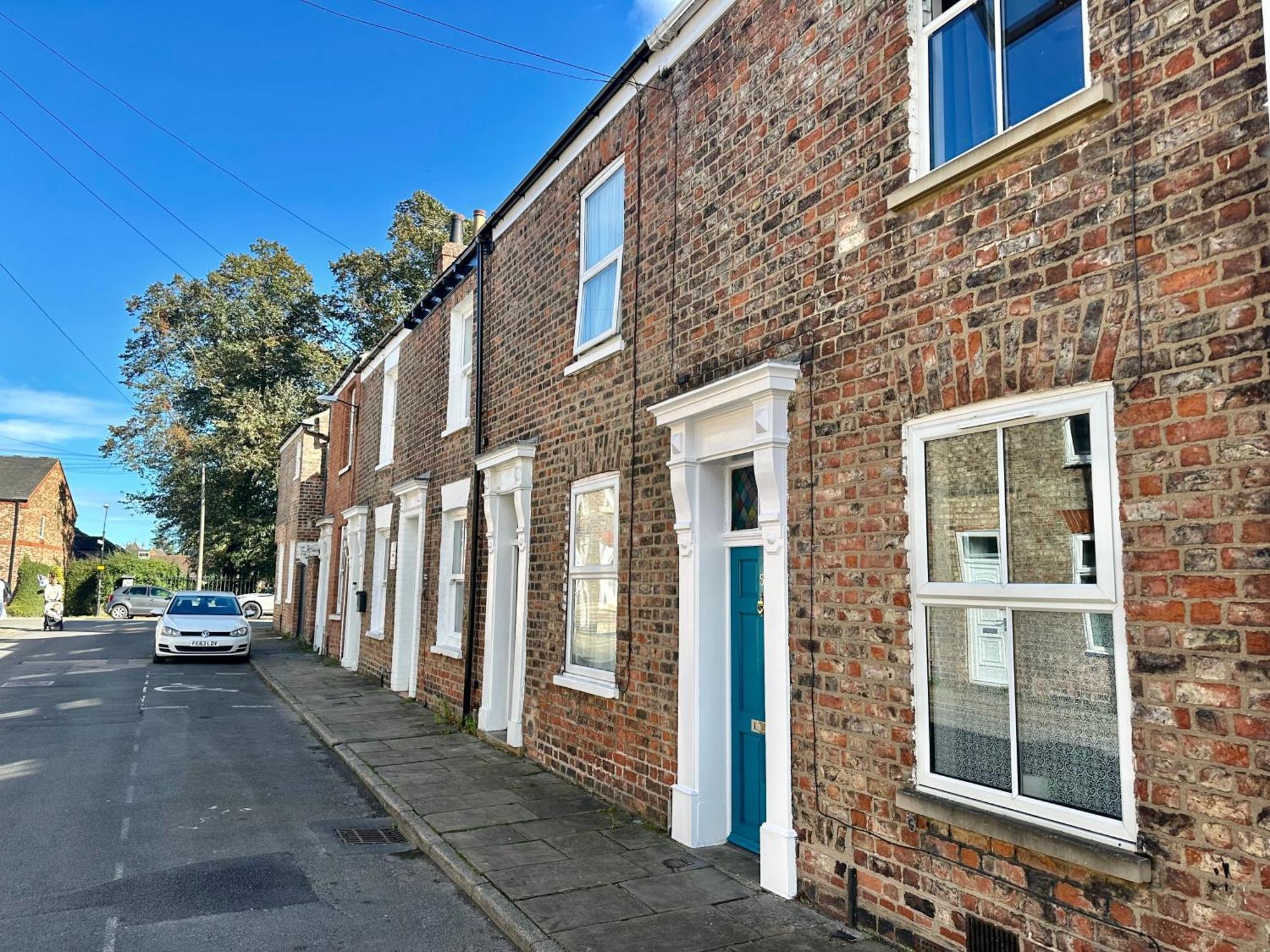 Comfy Within Wall, 10 Mins Walk To Centre, Attractions & Railway Station *
