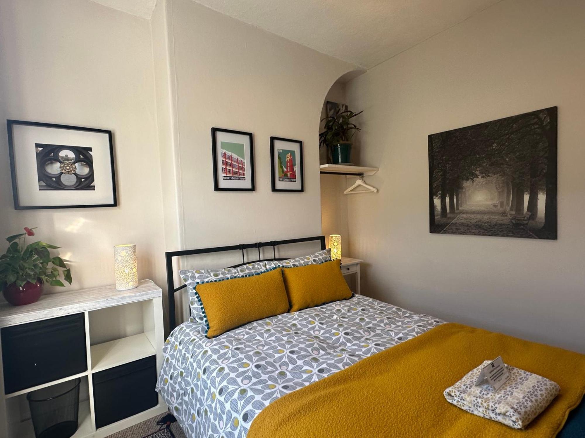 Comfy Within Wall, 10 Mins Walk To Centre, Attractions & Railway Station *