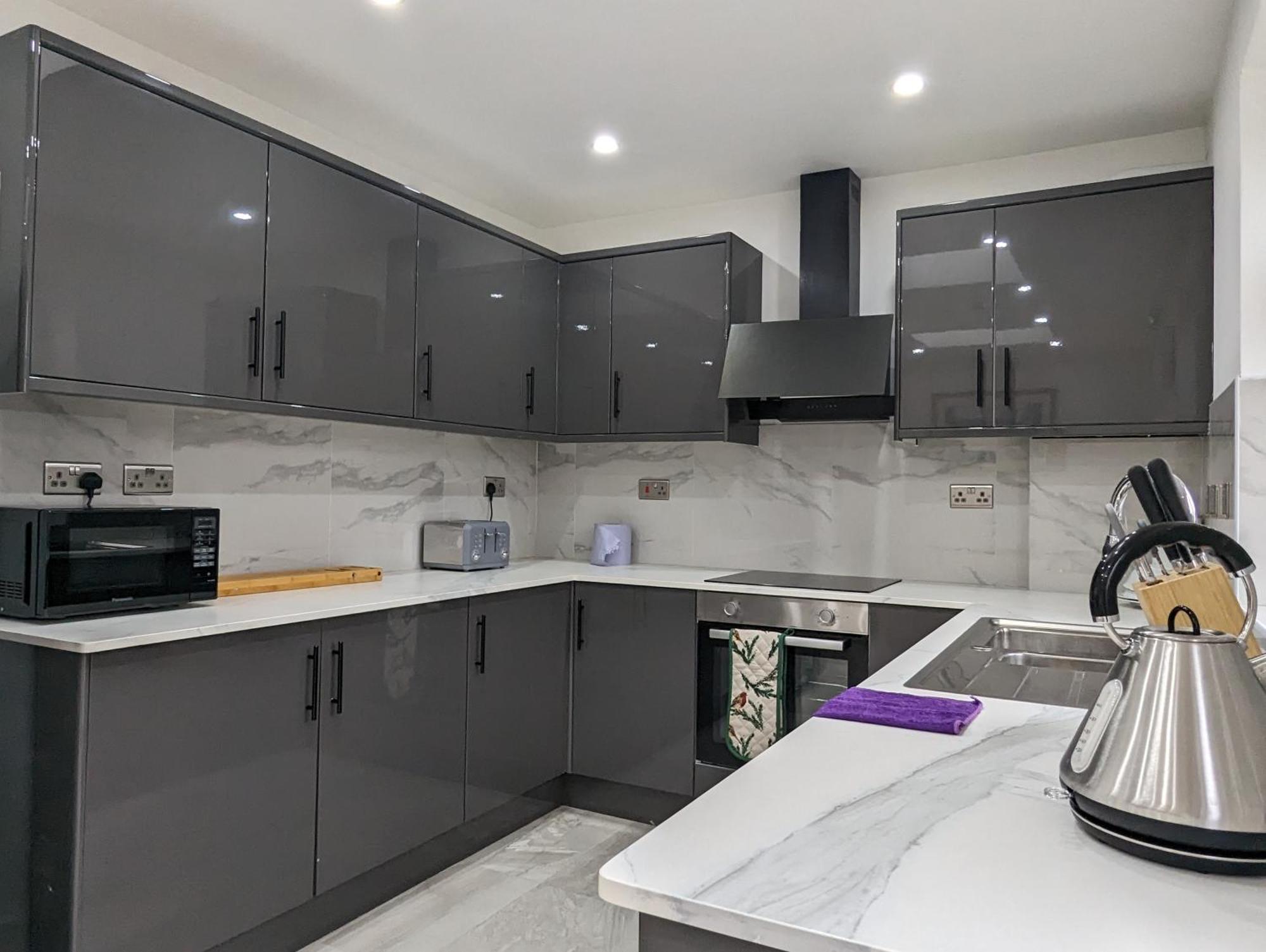 Modern Double W Private Bath & Free Parking York