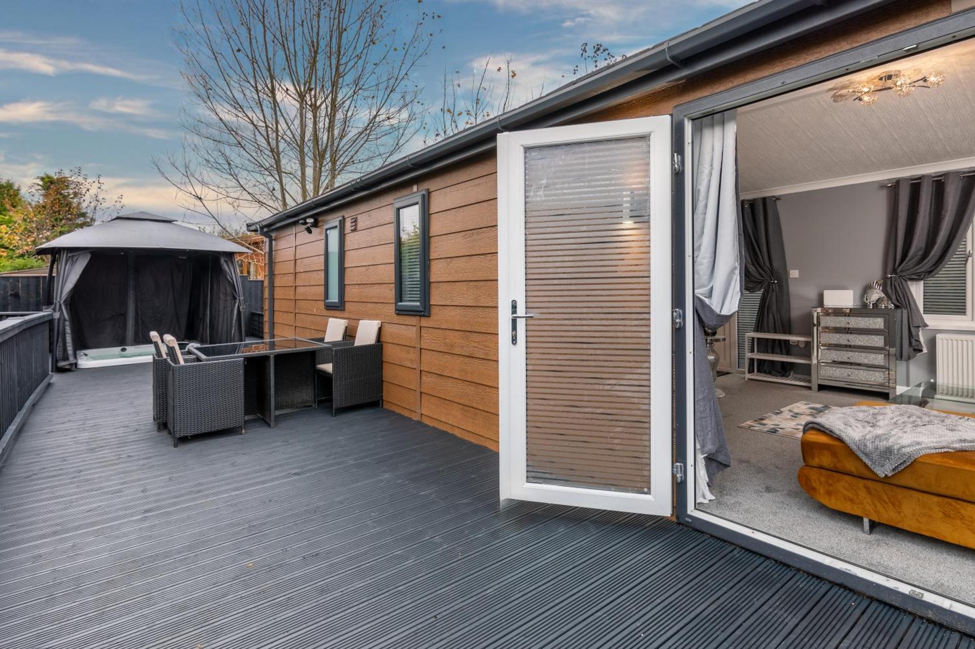 Family Luxury With Hot Tub