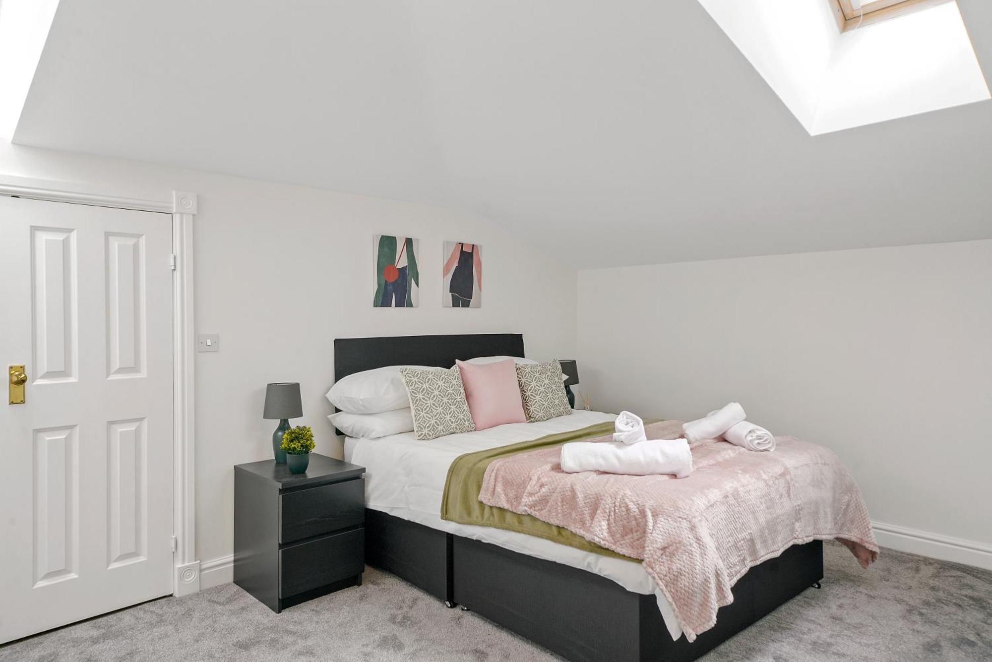 Large Duplex Penthouse In - Parking *