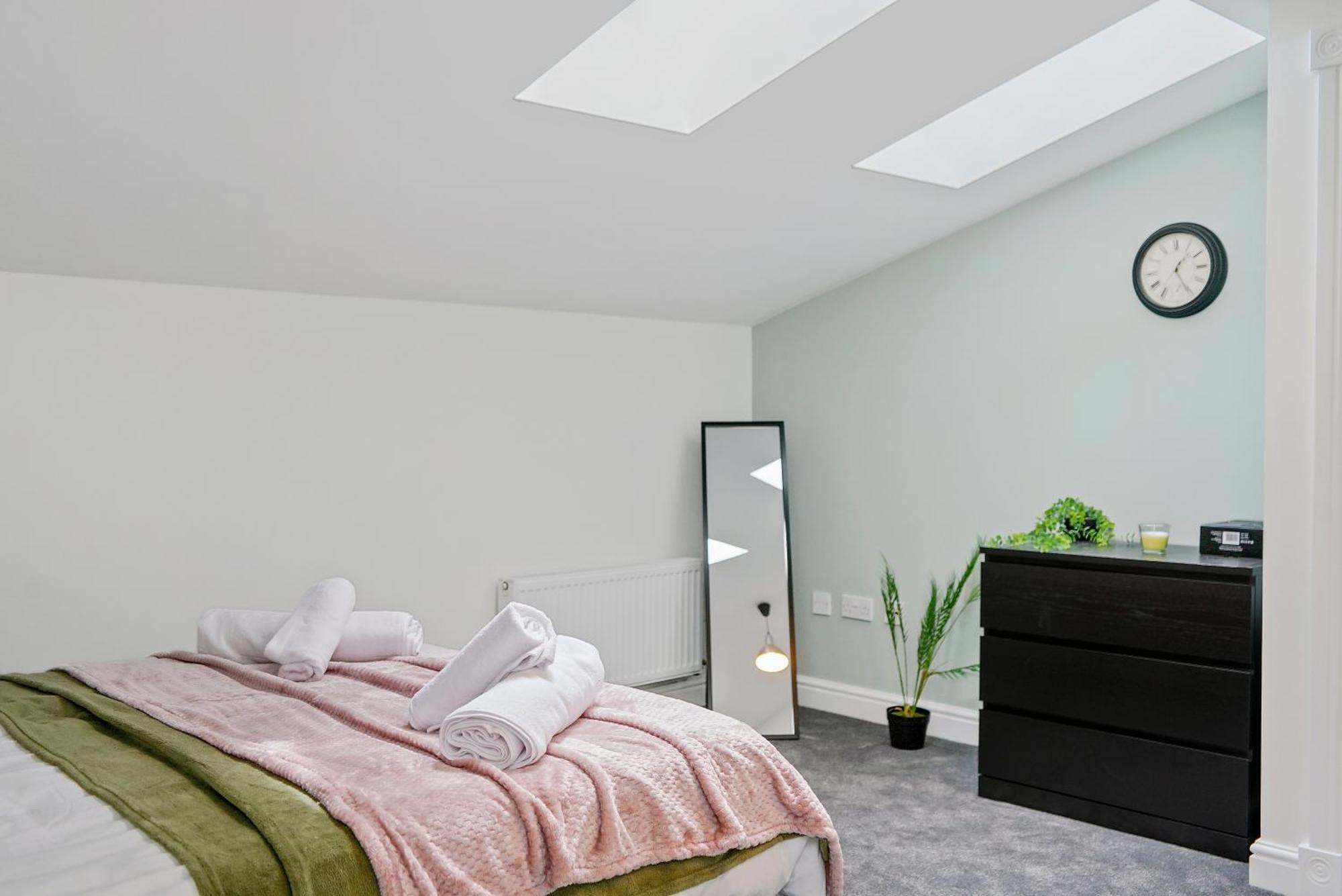Large Duplex Penthouse In - Parking *