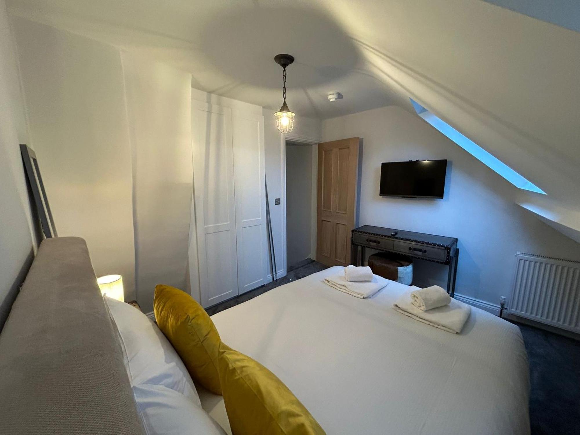 Luxury 2 Bed With Views Apartment *