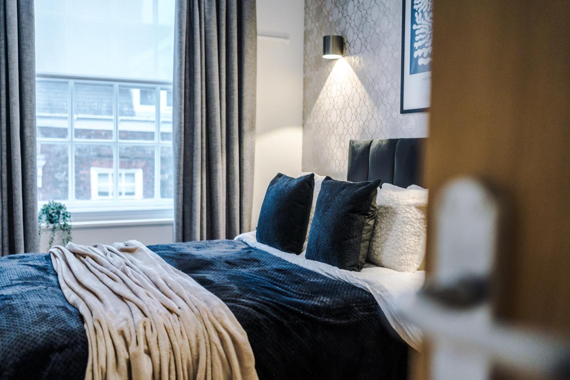 Apartment Penthouse With Private Roof Terrace *