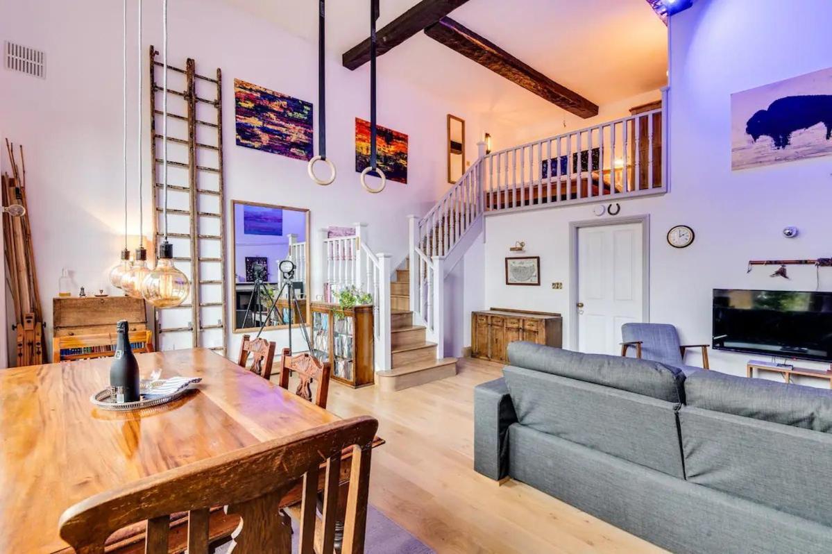 Pass The Keys Stunning Flat Within Walls *