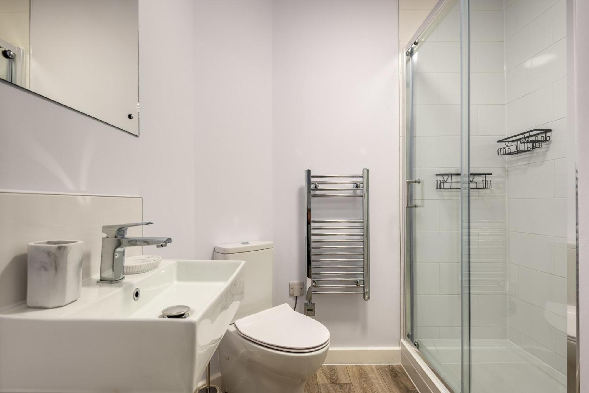 Modern 1 Bedroom *