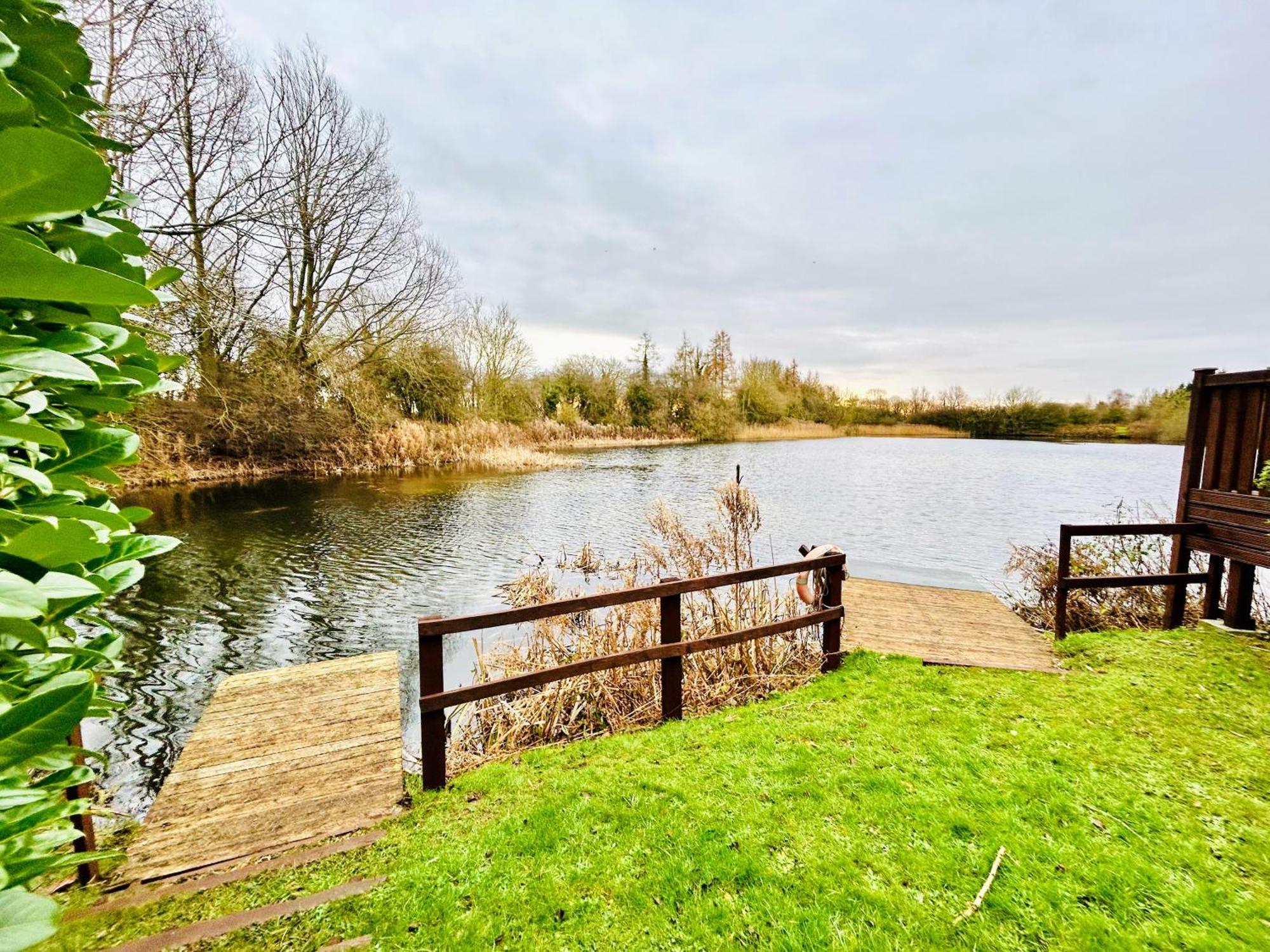 Chalet 'little Grebe' - Secluded Rustic - Fishermans Delight. *