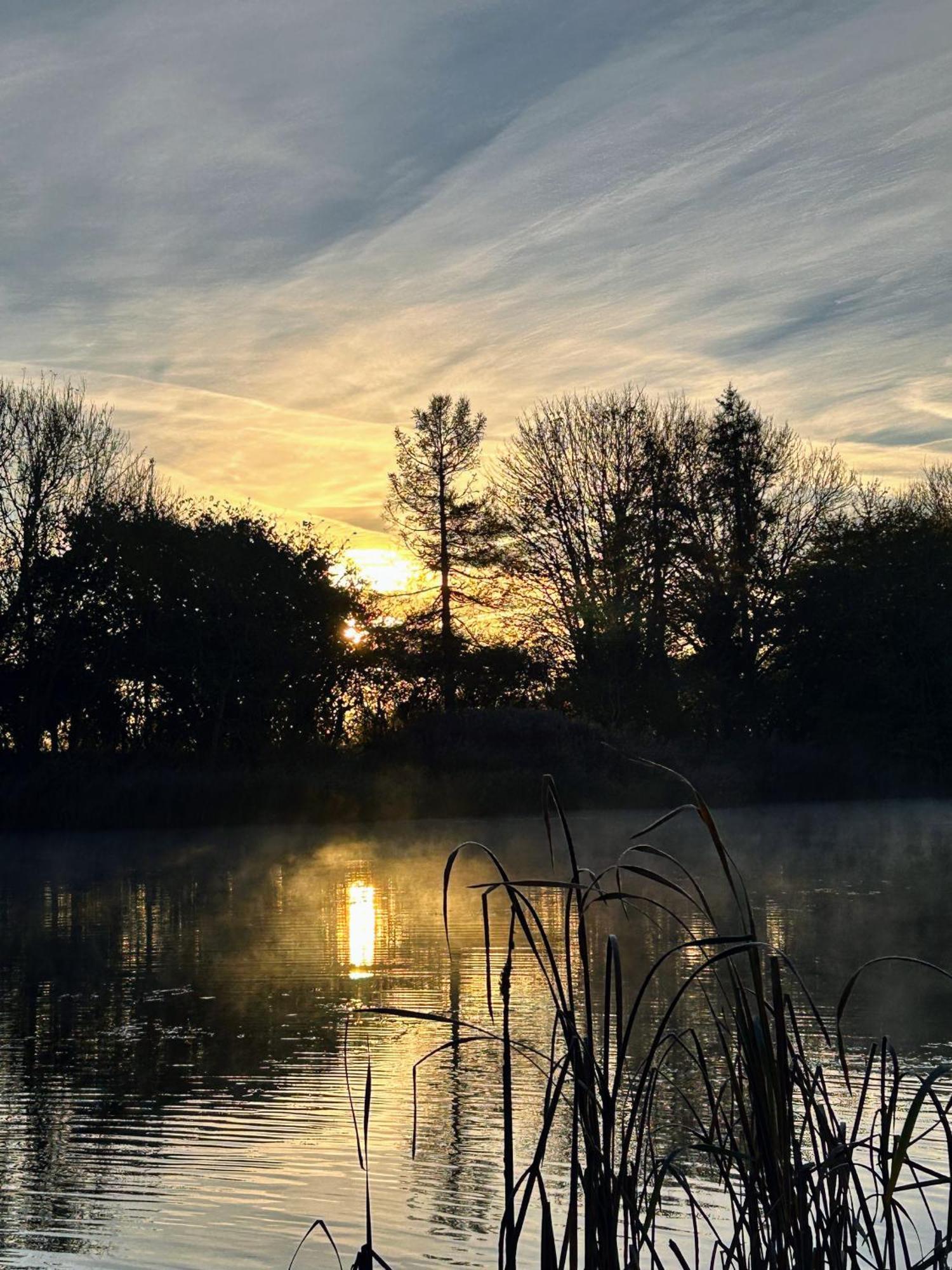 'little Grebe' - Secluded Rustic - Fishermans Delight. Chalet