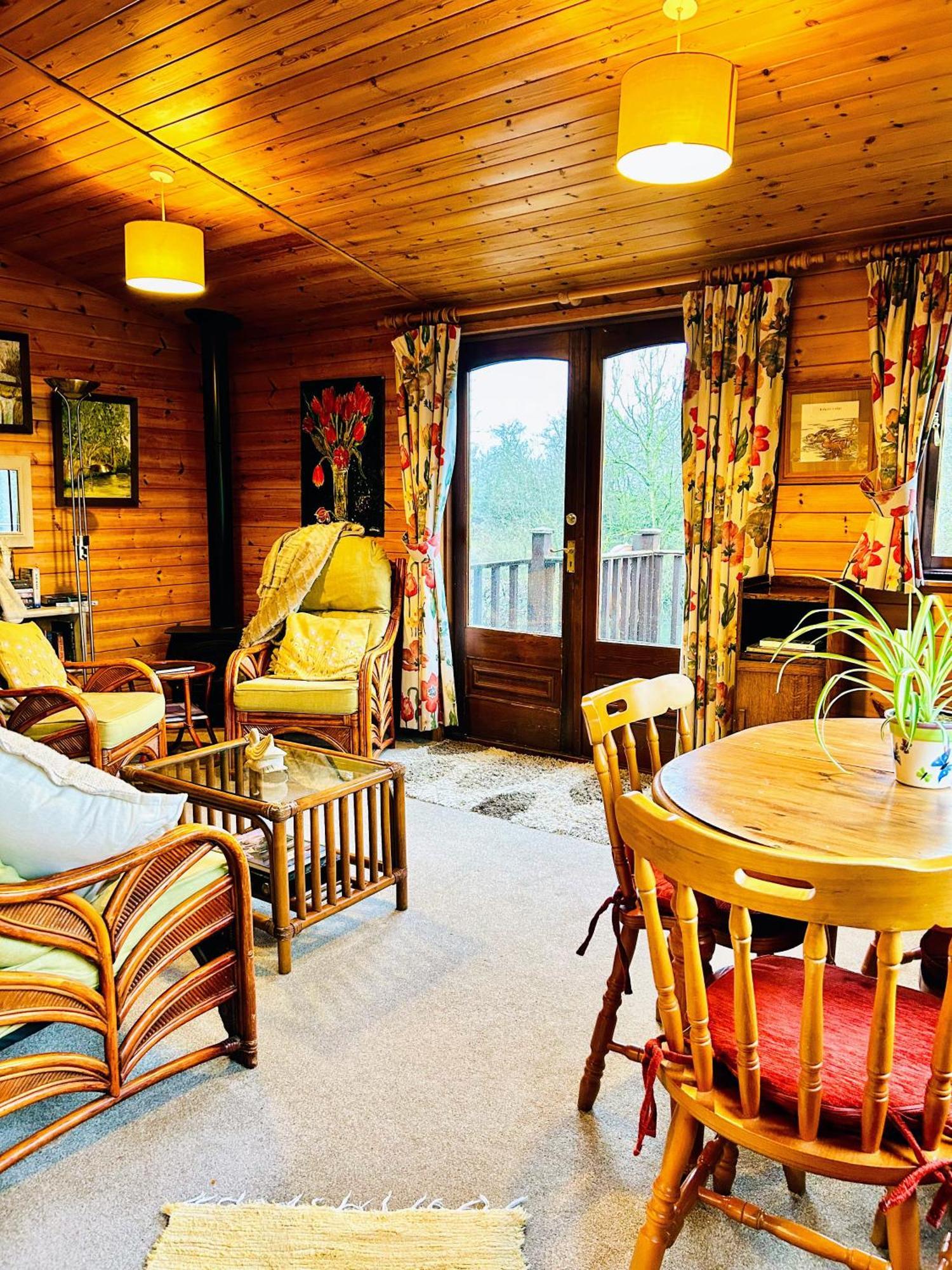 Chalet Wigeon Secluded Rustic