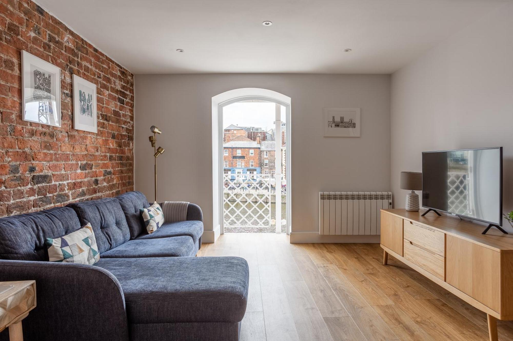 Luxury Woodsmill View - On The River - With Balcony - Recently Refurbished * York