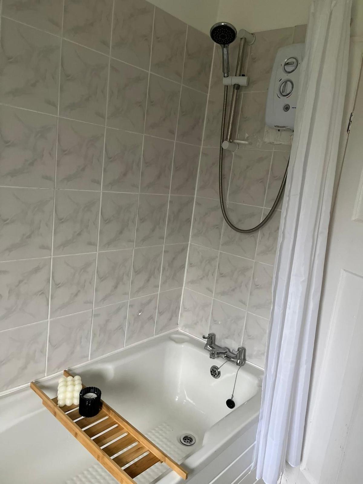 New Stylish Sleeps 7 Parking & Garden York
