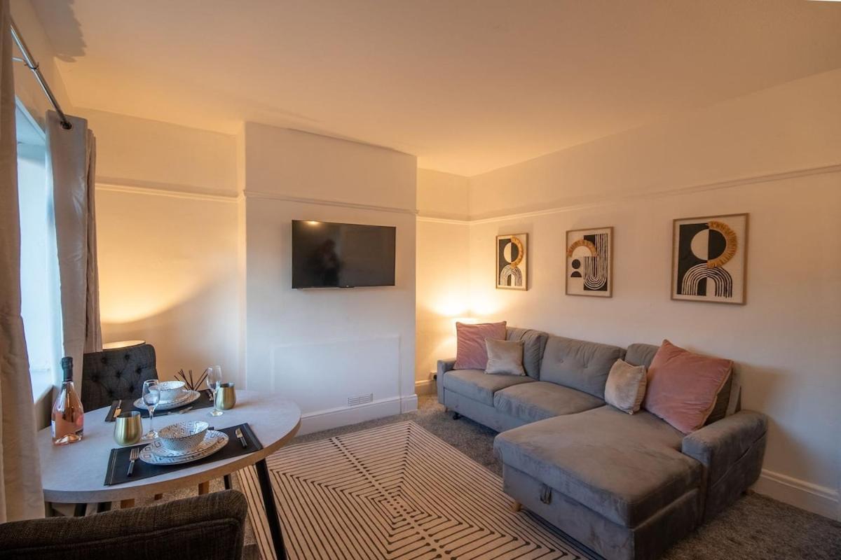 New Stylish Sleeps 7 Parking & Garden *