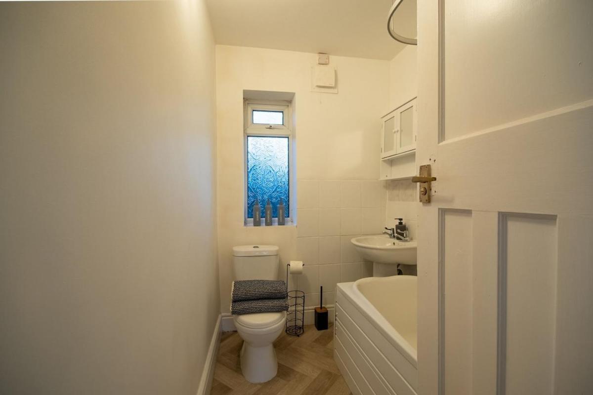 New Stylish Sleeps 7 Parking & Garden York