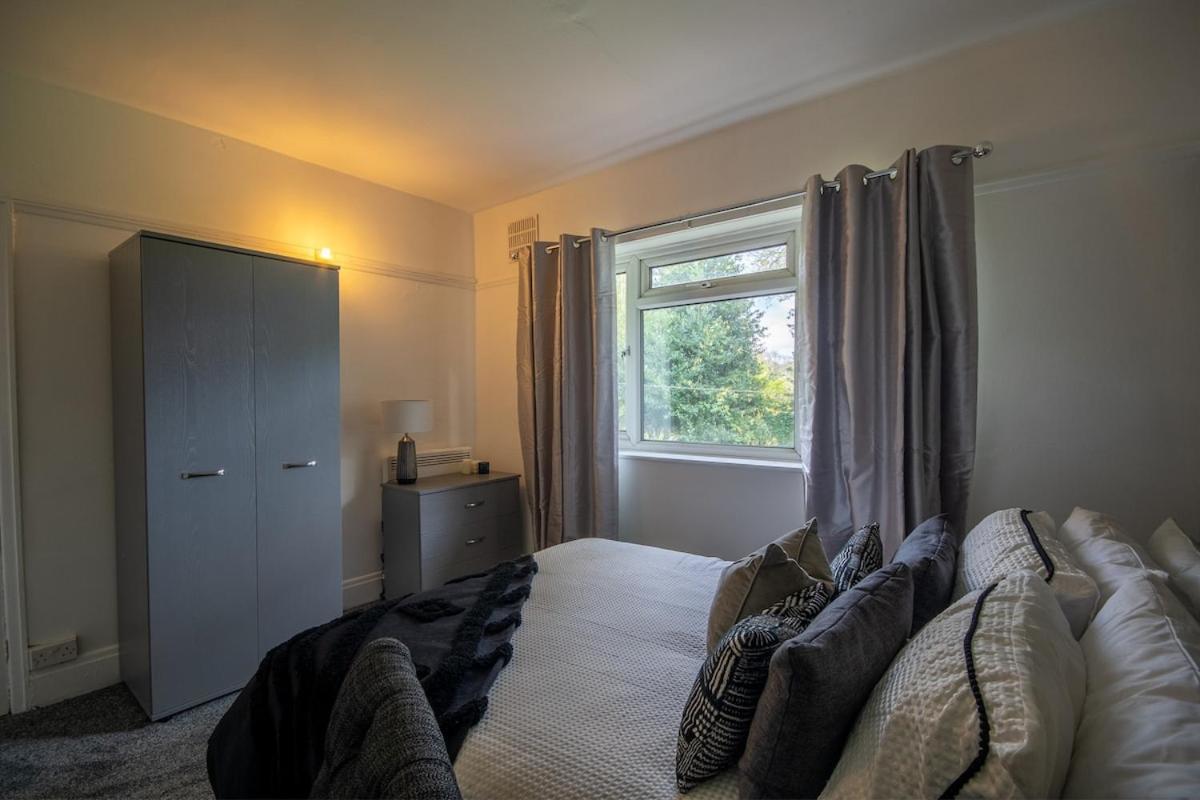 Apartment New Stylish Sleeps 7 Parking & Garden