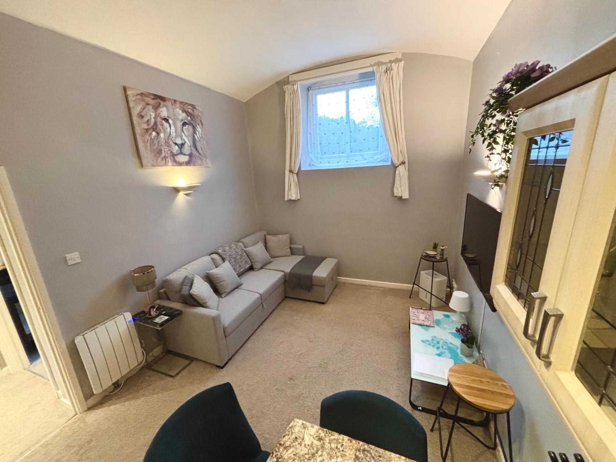 County House Centre With Parking Sleeps 4