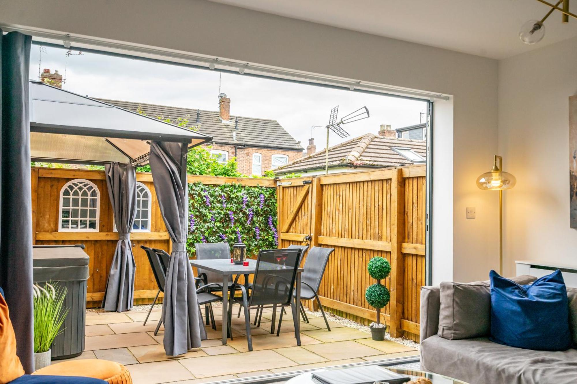 The Ebor House - With Hot Tub Holiday home York