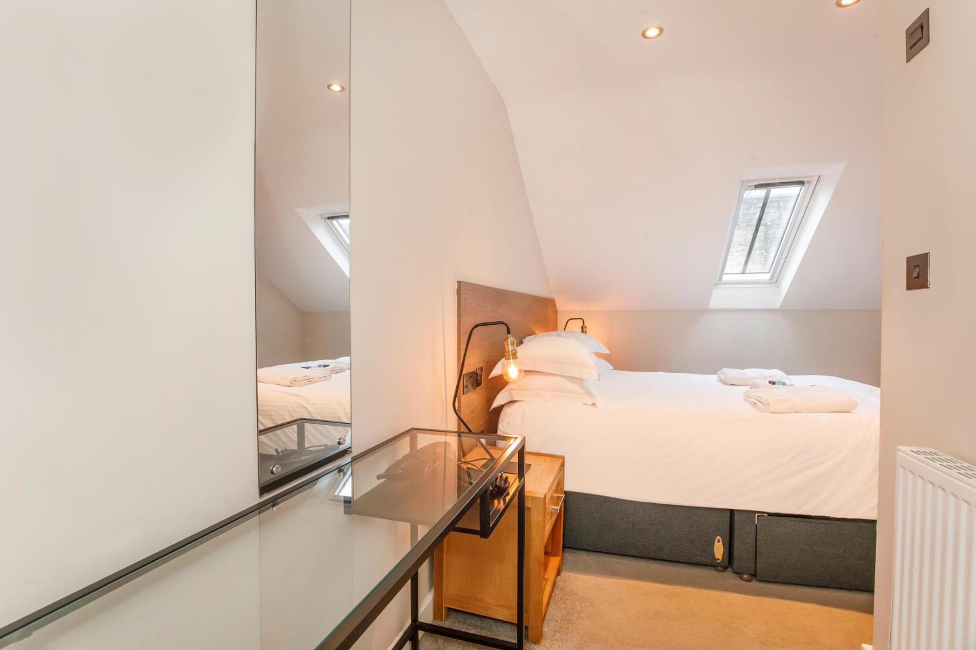 - Monkbar Mews Apartment