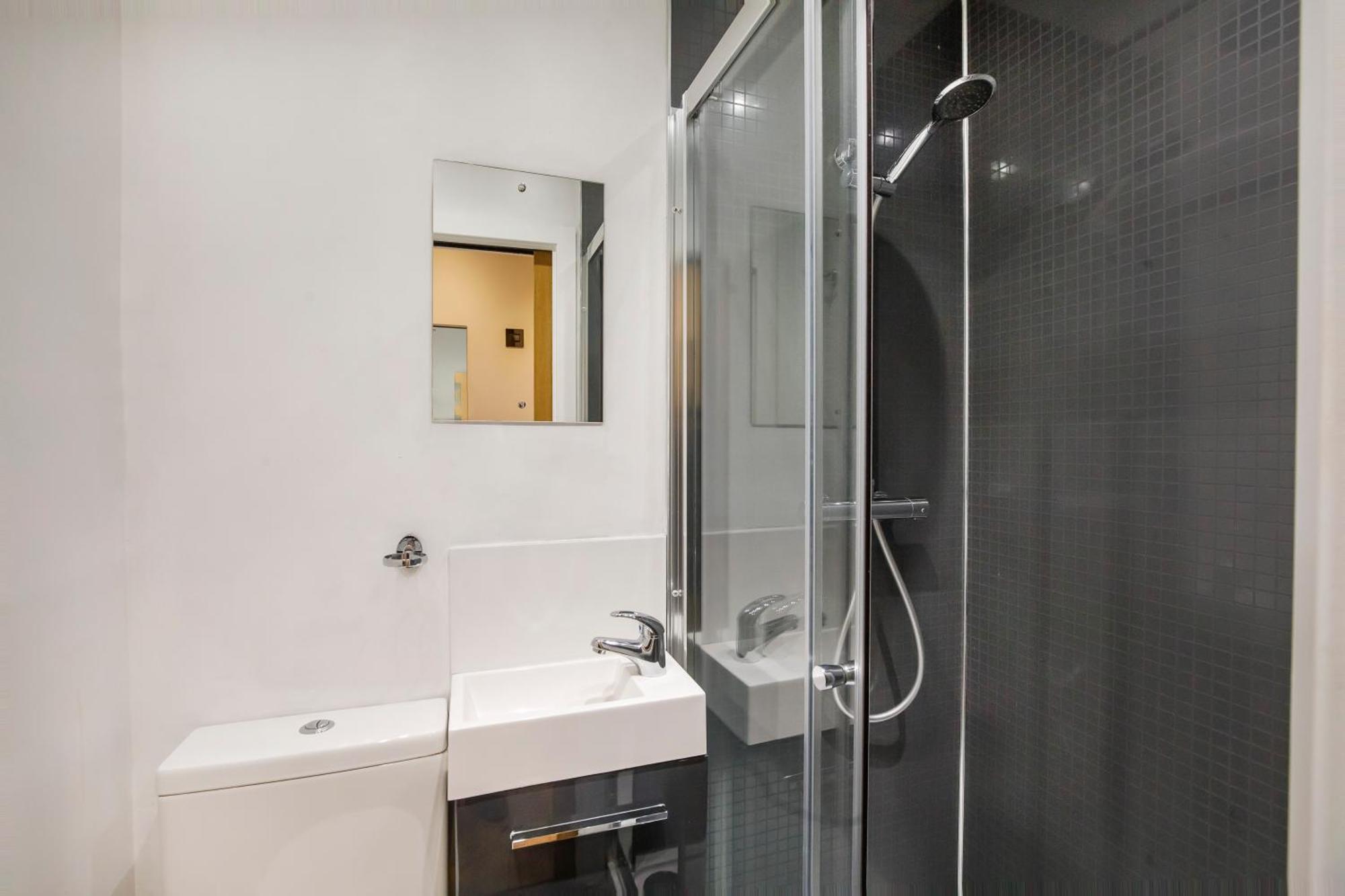 - Monkbar Mews Apartment *