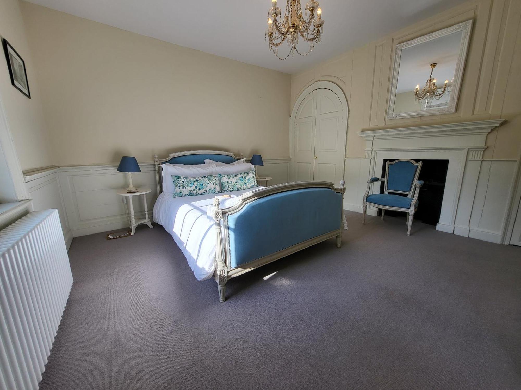 14 St Saviours Place, *