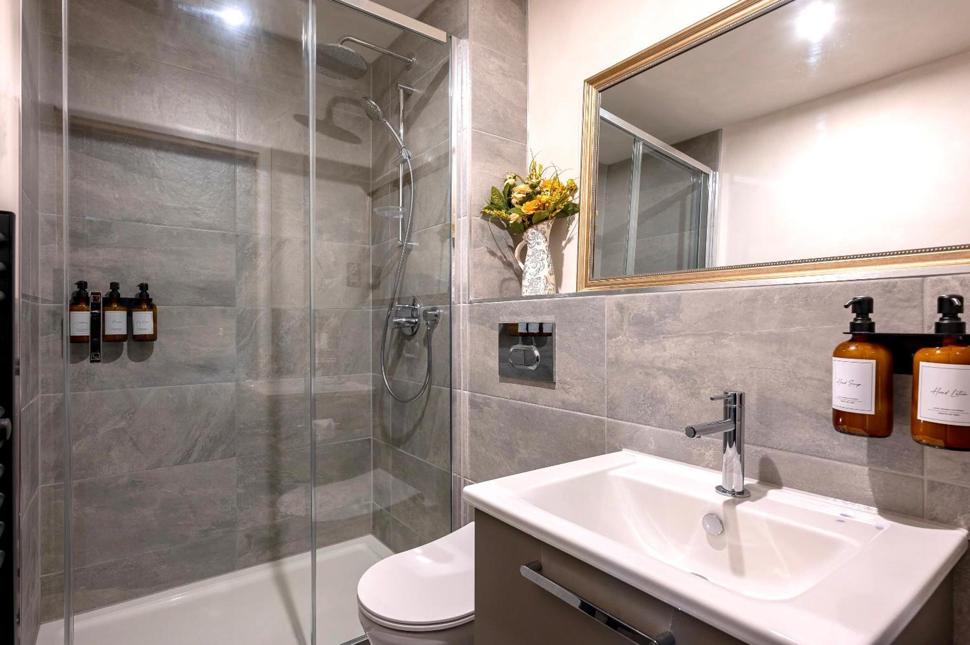 Retreat For 4 With Free Parking And Gym Access * York