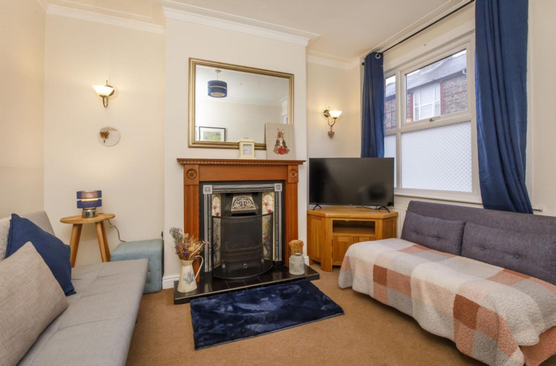 2 Bed House By Bishy Road & River York