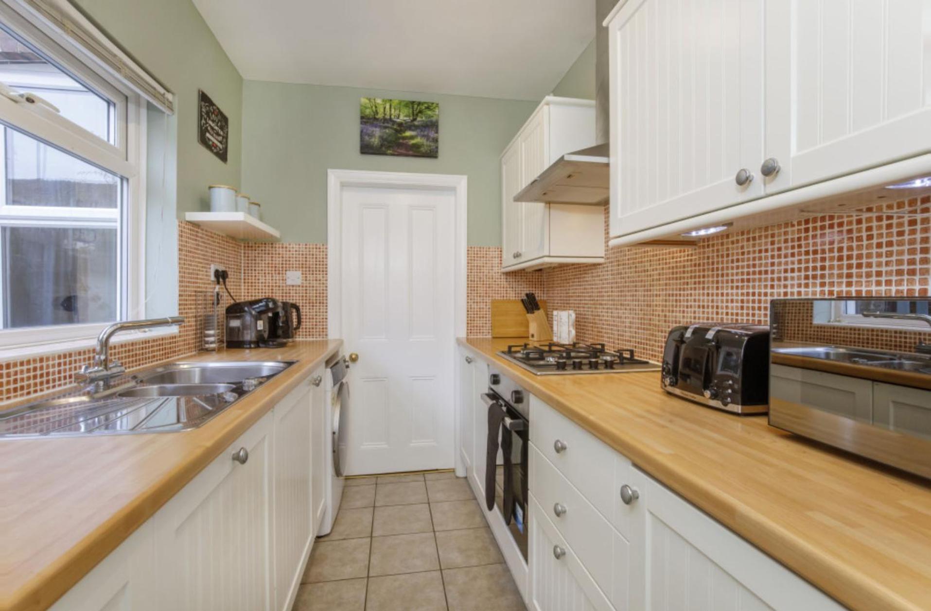 2 Bed House By Bishy Road & River