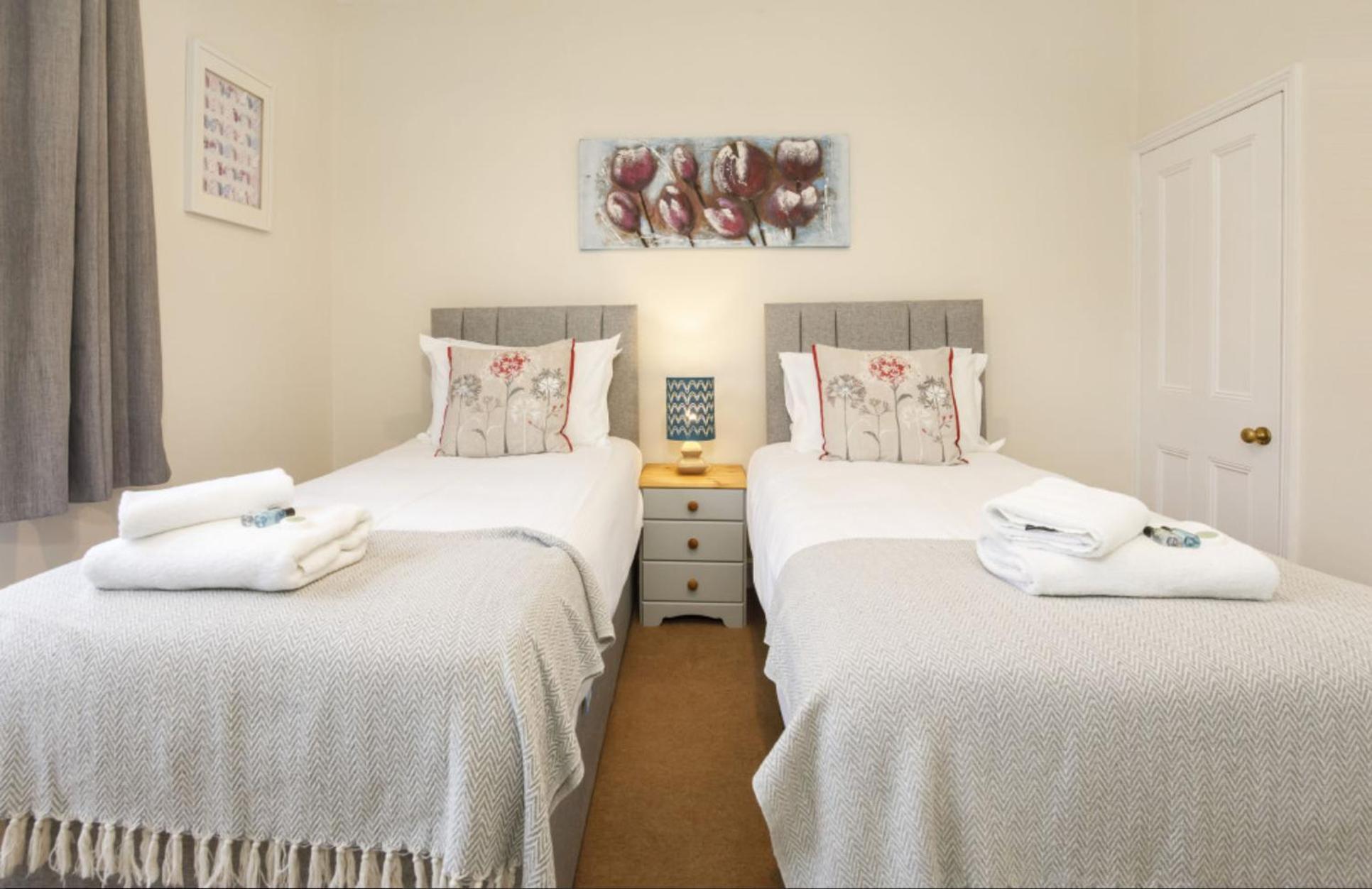2 Bed House By Bishy Road & River * York