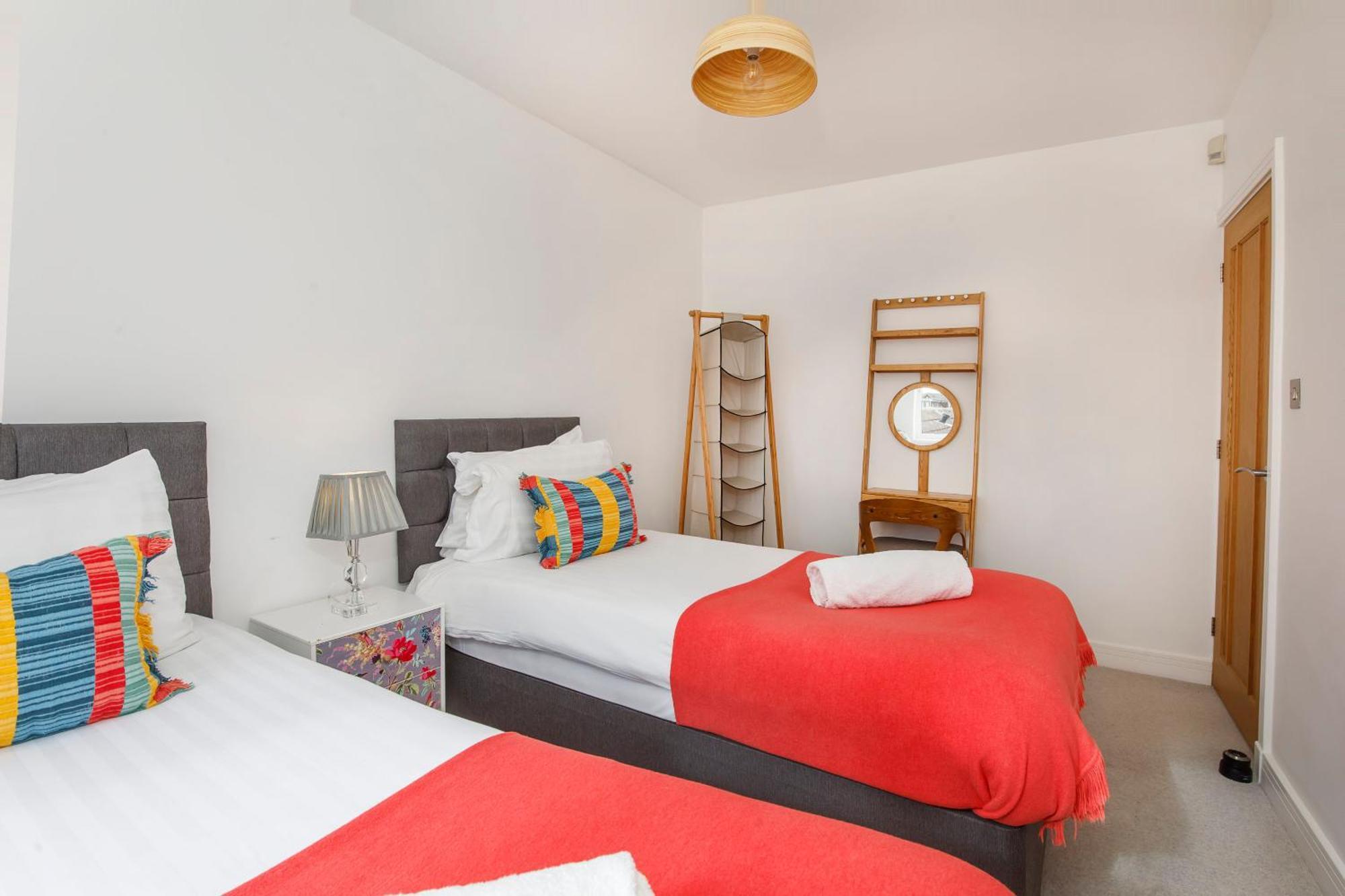 White House Apartments-free Parking 1 Car Per Apartment York