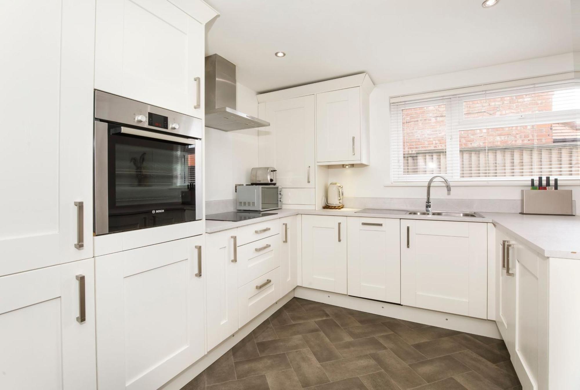 White House Apartments-free Parking 1 Car Per York