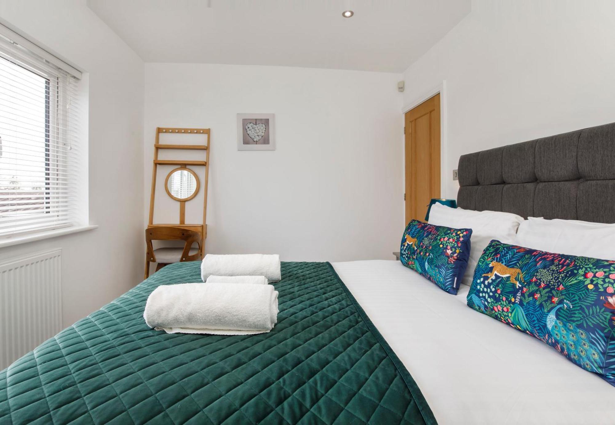 Apartment White House Apartments-free Parking 1 Car Per