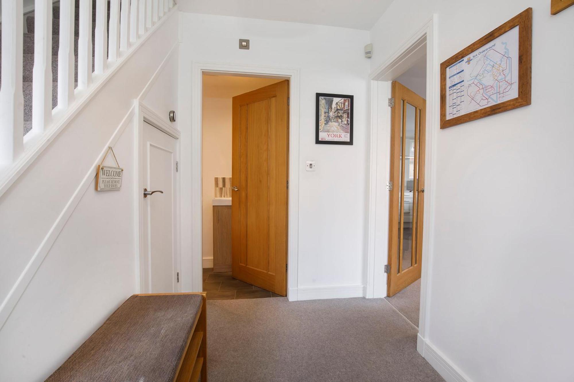 White House Apartments-free Parking 1 Car Per Apartment *