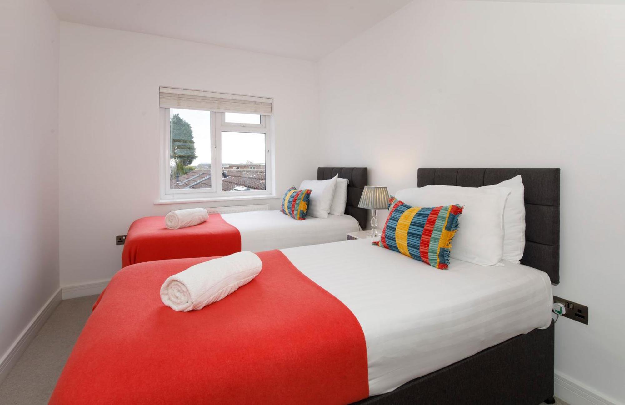 Apartment White House Apartments-free Parking 1 Car Per *