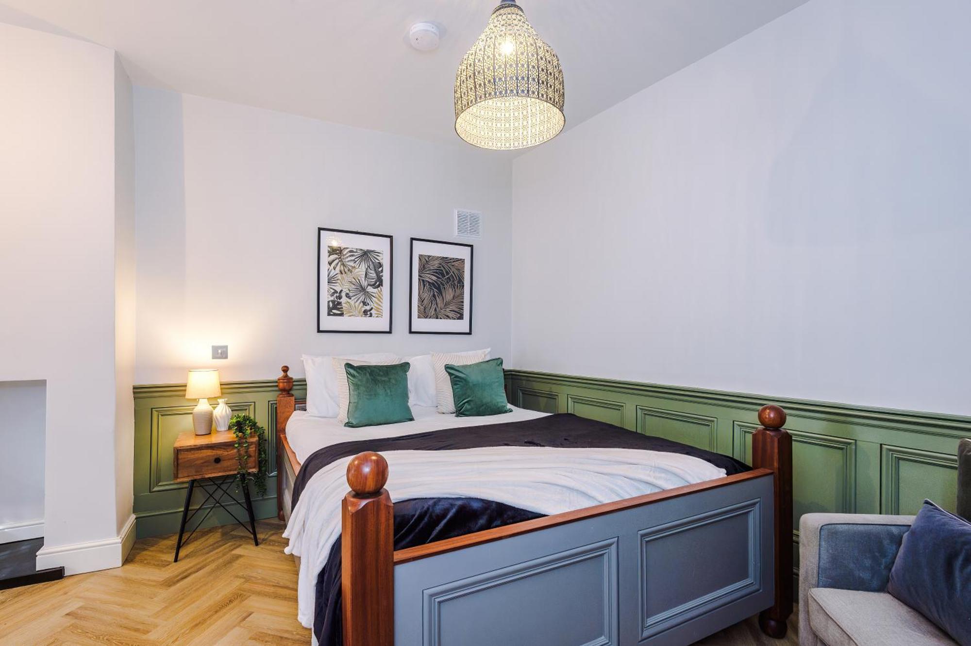 Stunning - Sleep 18 Apartment York