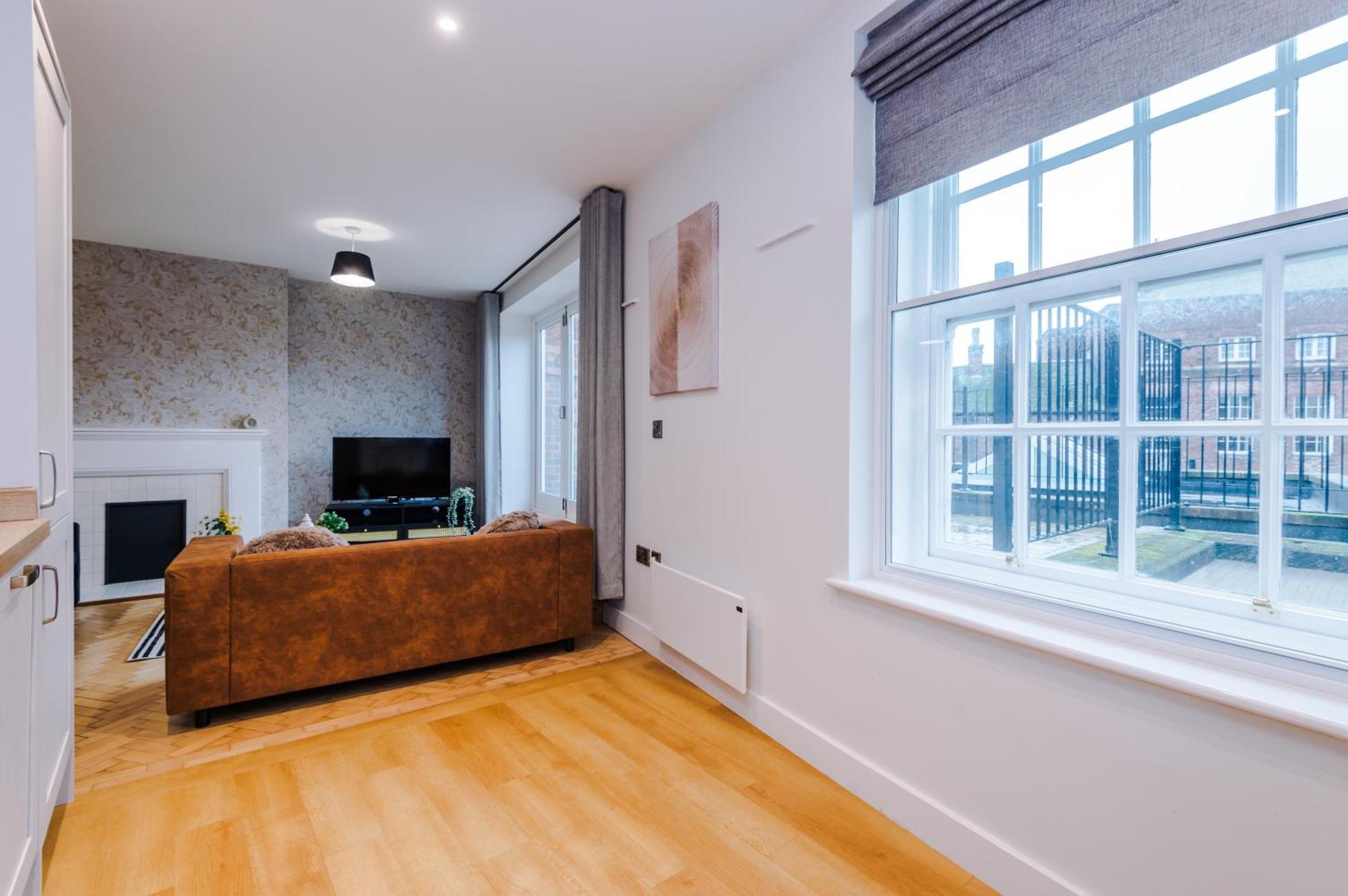Penthouse With Private Roof Terrace Apartment *