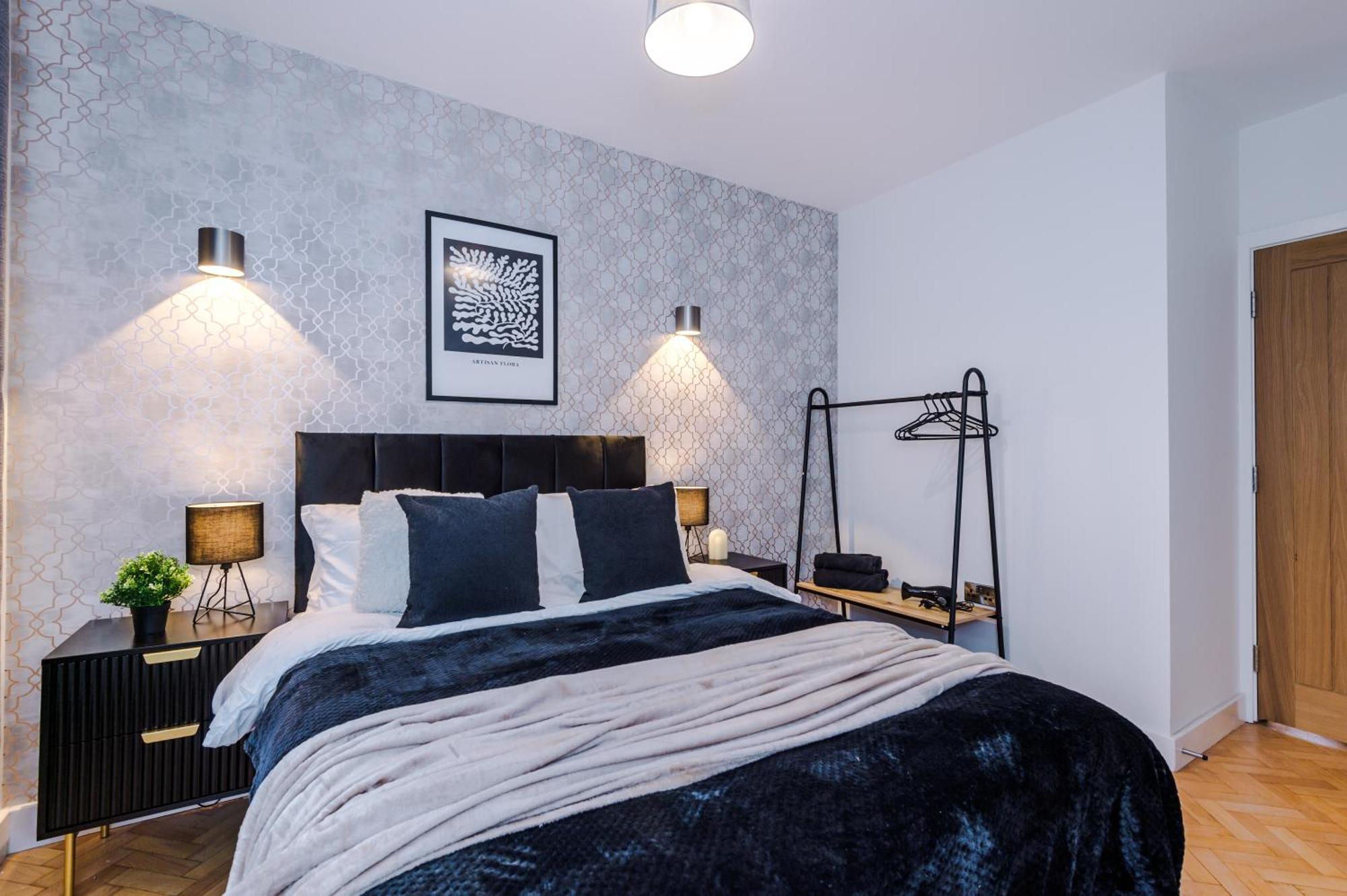 Penthouse With Private Roof Terrace * York