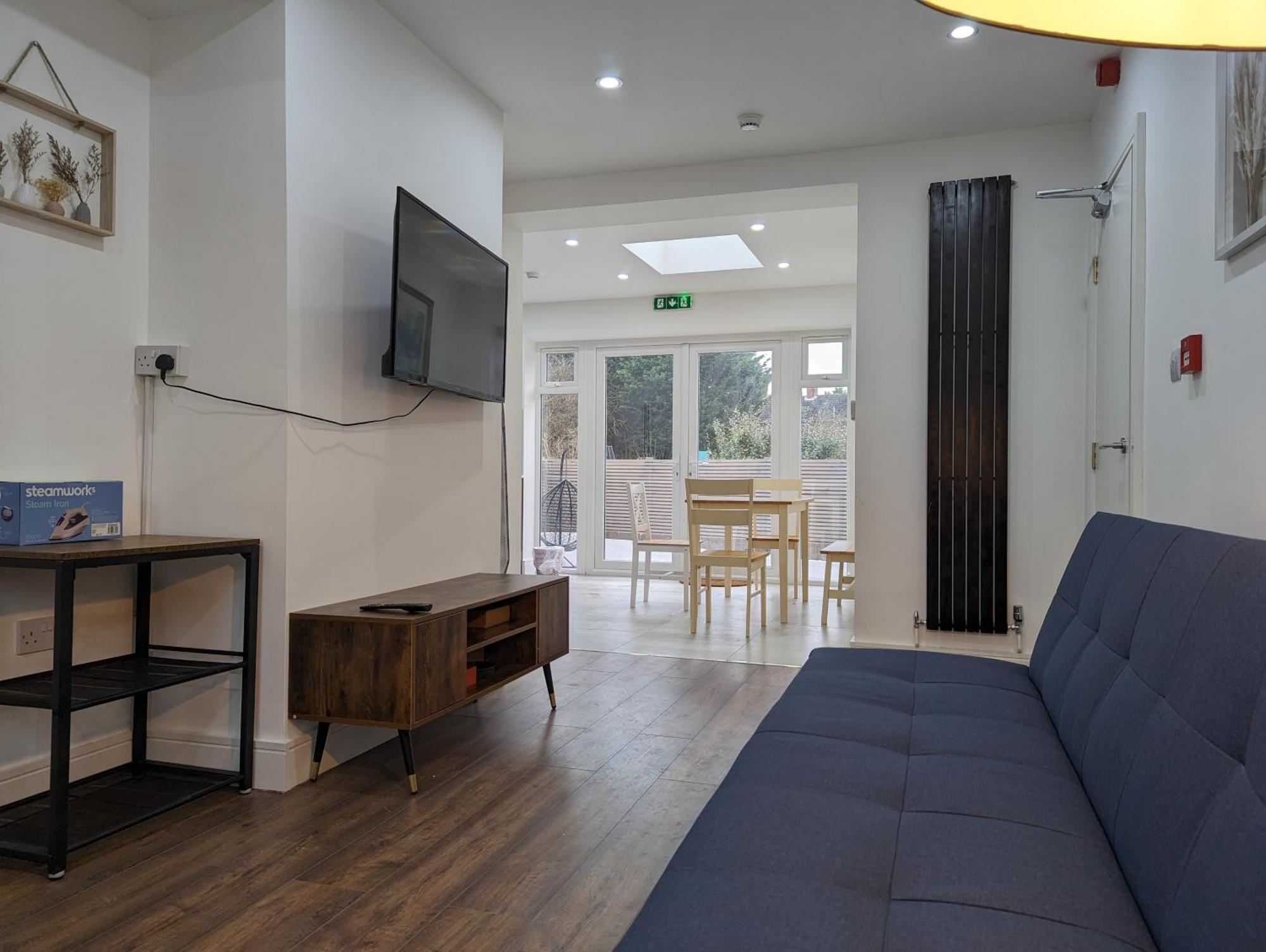 Near City Centre Private Bath Free Parking Holiday home *
