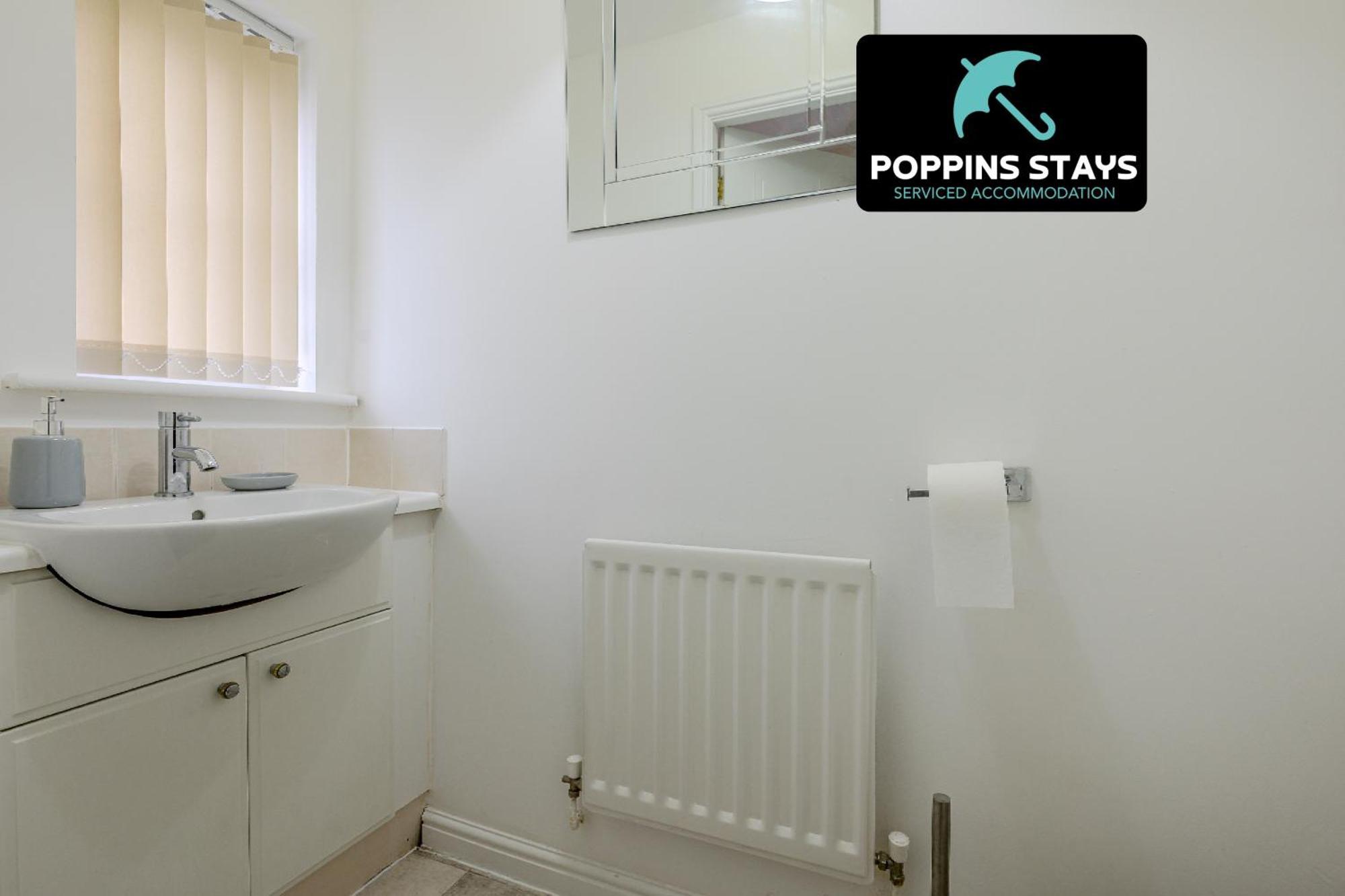 Quiet House, Prkg-3 Cars, Contractors & Families, Centre 10mins Holiday home *