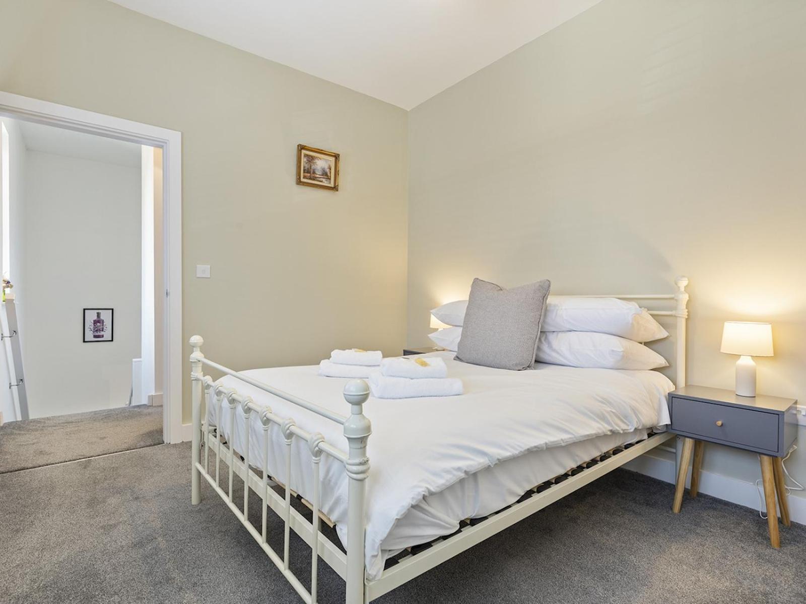 Stunning Modern Eco In With Parking Pass The Keys