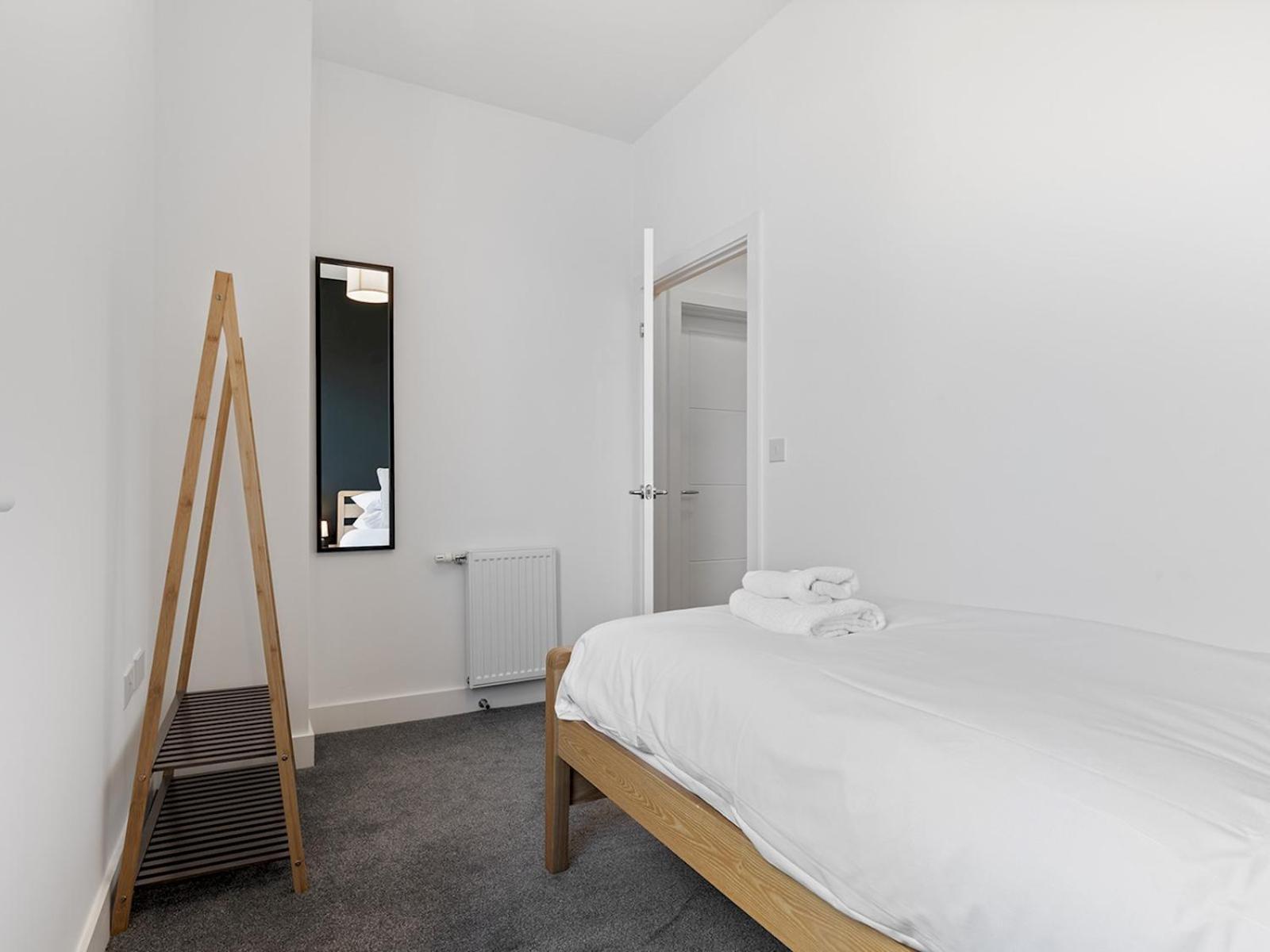 Stunning Modern Eco In With Parking Pass The Keys Holiday home