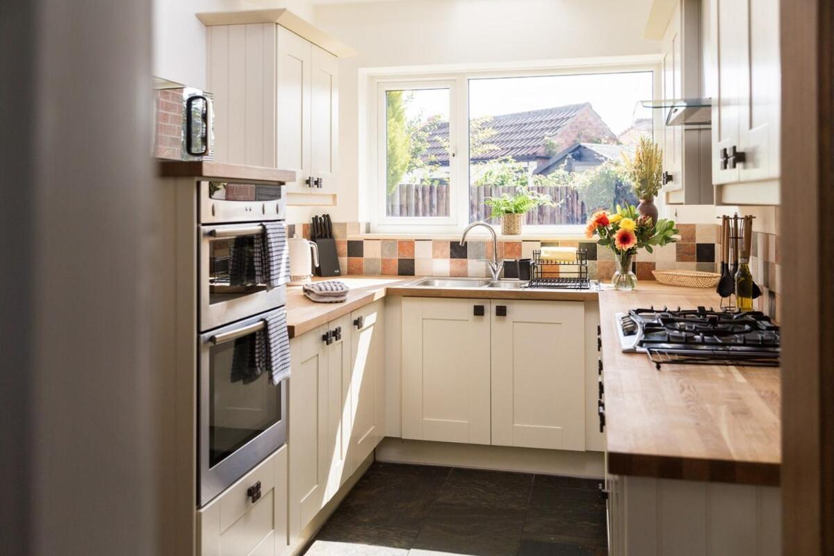 Beautiful And Peaceful 3 Bed With Gardens & Games * York
