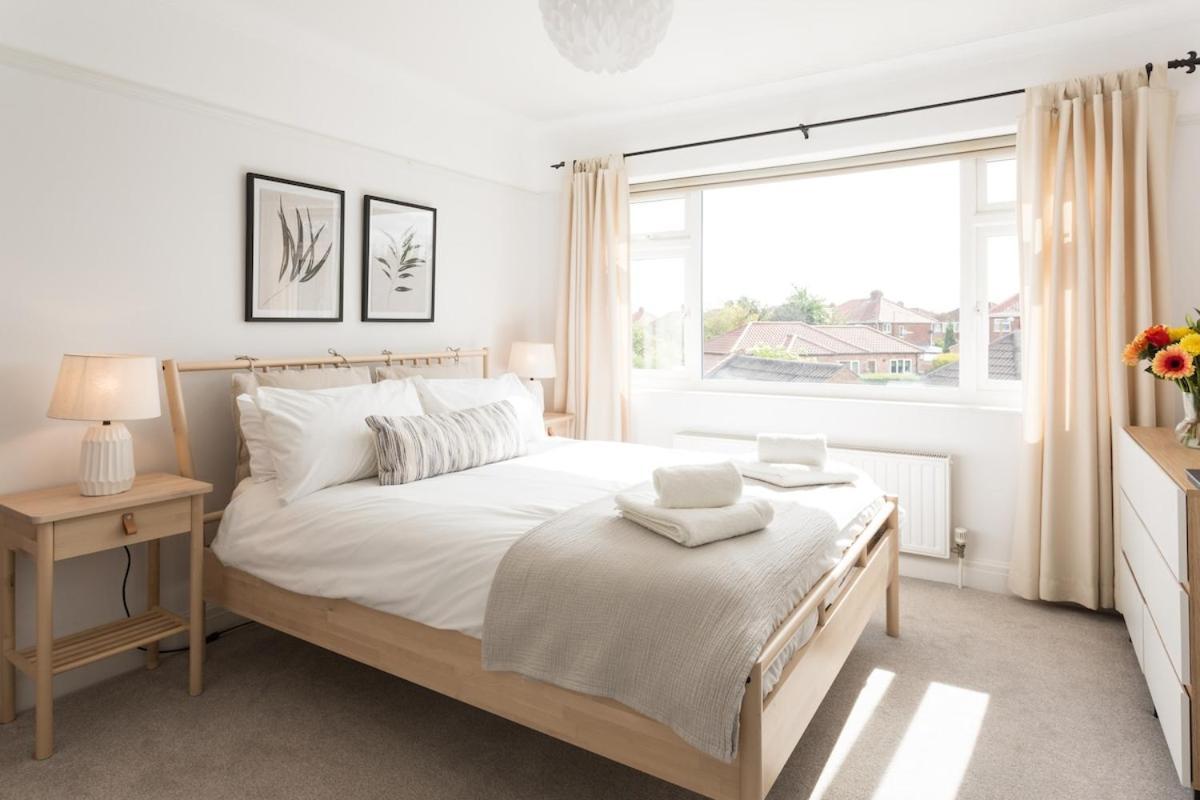 Beautiful And Peaceful 3 Bed With Gardens & Games *