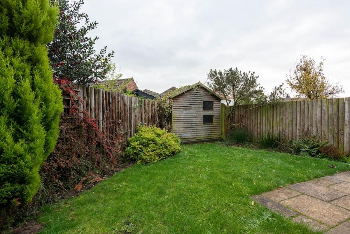 Beautiful And Peaceful 3 Bed With Gardens & Games Holiday home York