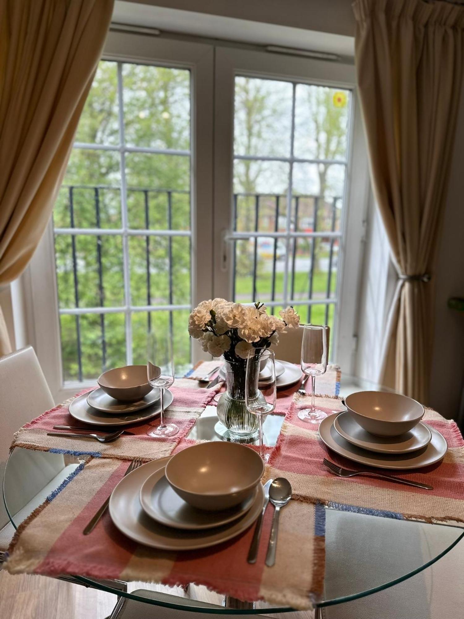 Apartment Gorgeous + Attentive Host + Free Parking *
