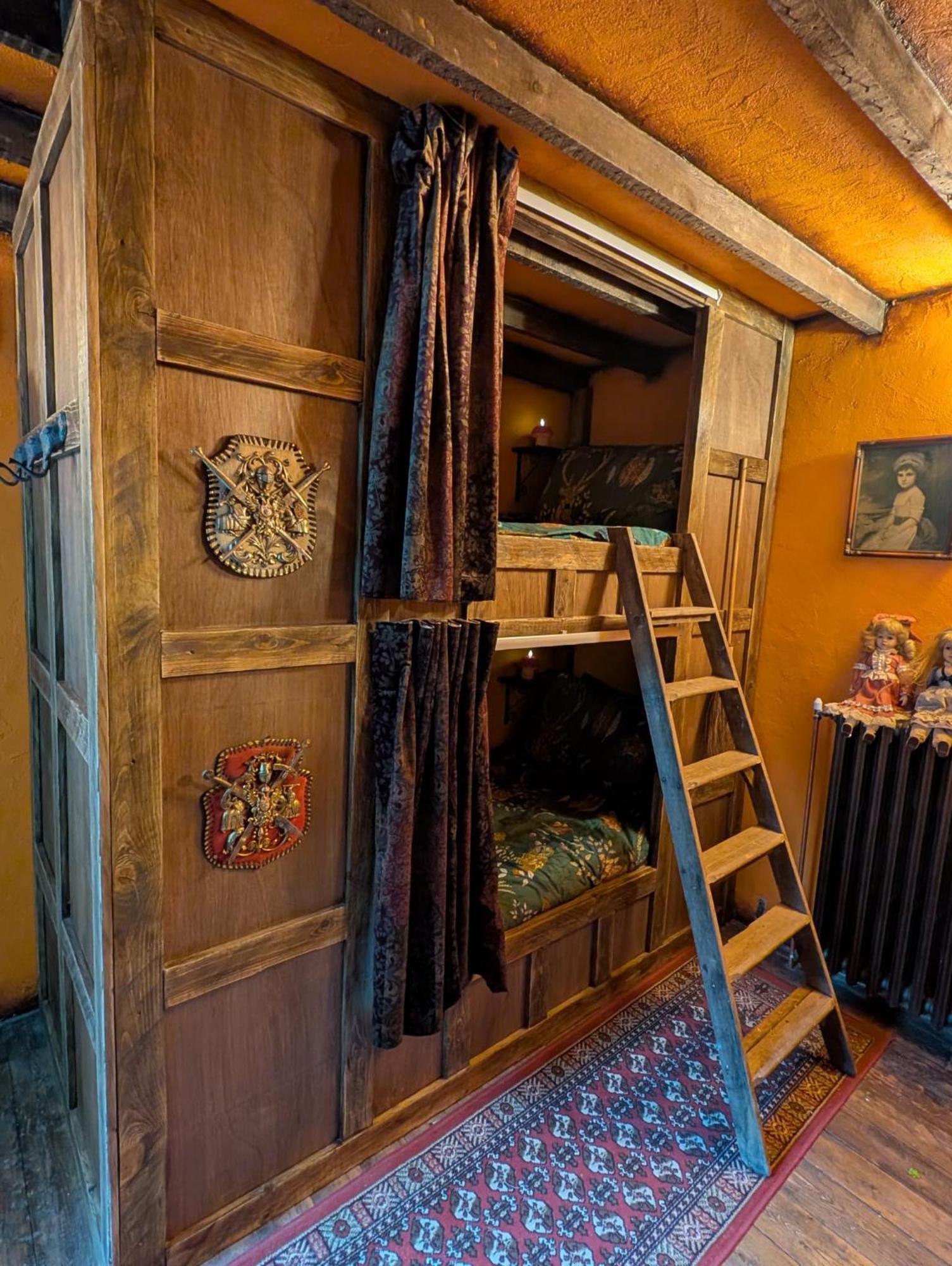 The Wicked Witch Of The North - Witchcraft Holiday home York