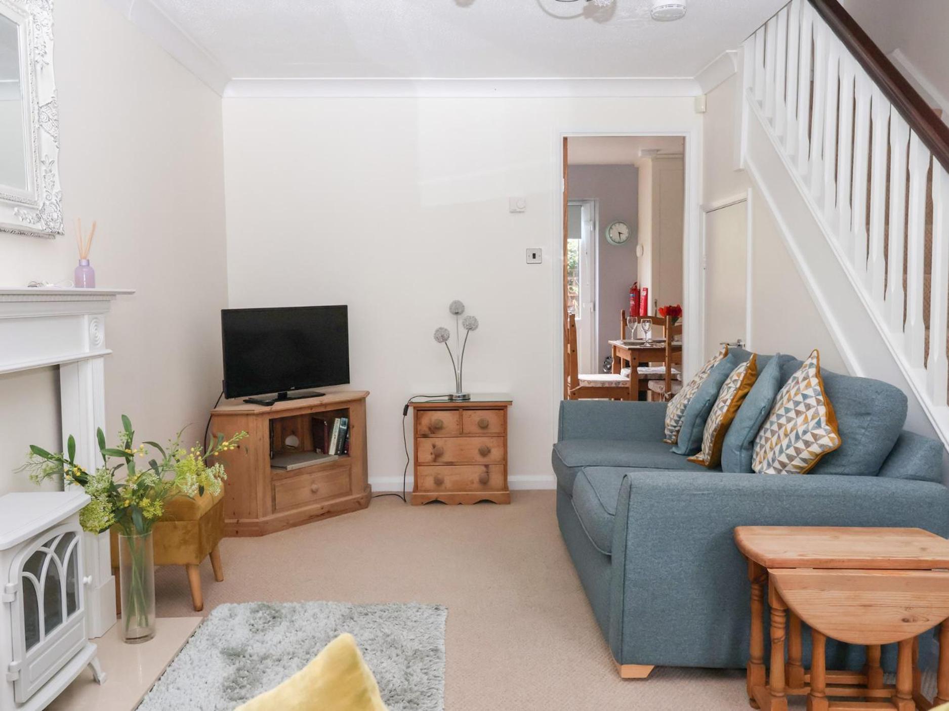 17 Fewster Way *