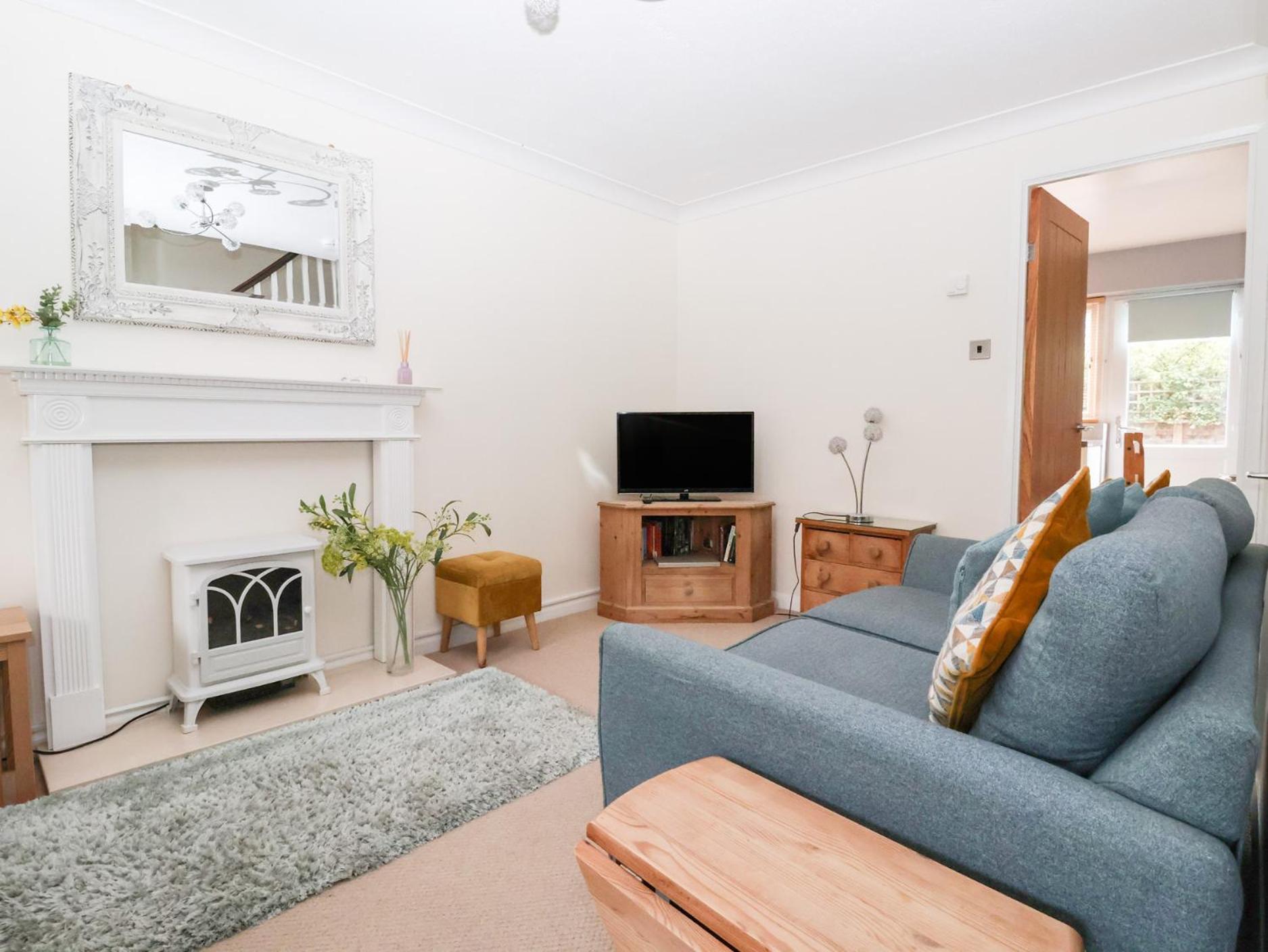 17 Fewster Way York